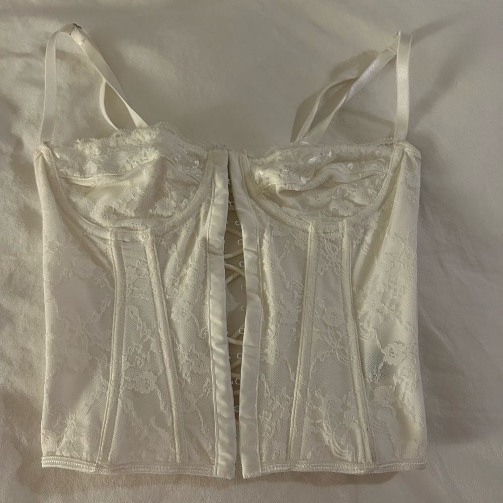 Chic Lace Corset Top in Ivory